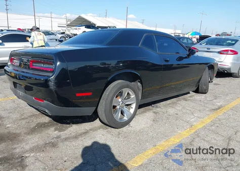 2015 Dodge Challenger Sxt z USA, uszkodzony, nr VIN 2C3CDZAG1FH811459